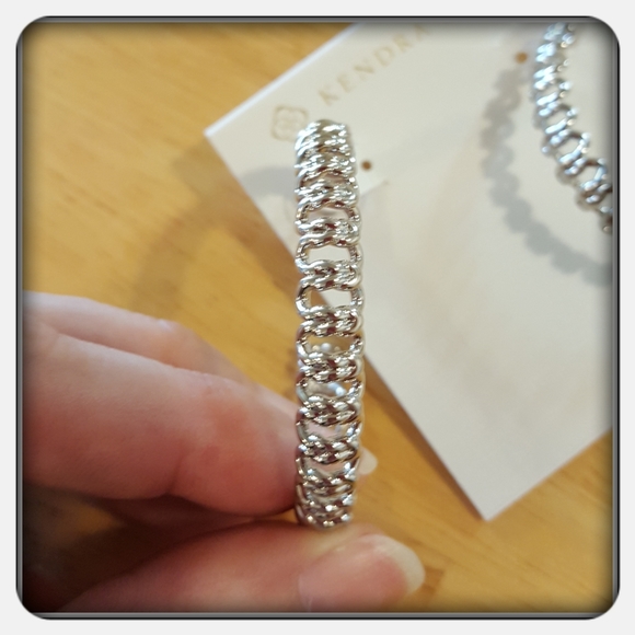 NWOT Kendra Scott Silver Fallyn Hoop Earrings - Picture 3 of 7